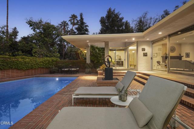 635 Rockwood Road, Pasadena CA: https://media.crmls.org/mediaz/cb0ed132-c1b1-4d15-a81c-ff74d612b47c.jpg