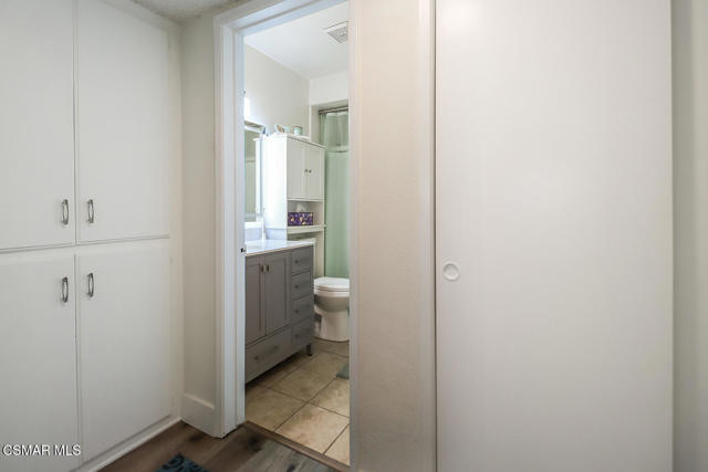 5429 Newcastle Avenue, Encino CA: https://media.crmls.org/mediaz/cb0ee85b-9ec9-4806-b78d-b8dcc489c749.jpg