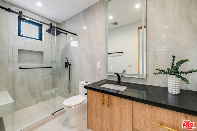 4906 Van Noord Avenue, Sherman Oaks CA: https://media.crmls.org/mediaz/cb0eefa3-9865-42ac-a96e-229d2a66581c.jpg