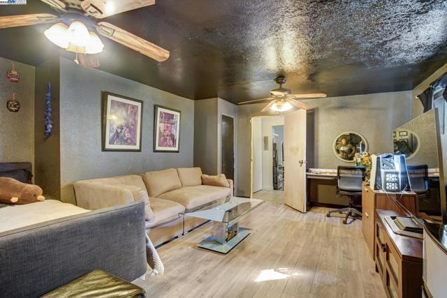 1725 96Th Ave, Oakland CA: https://media.crmls.org/mediaz/cb0efc35-0065-4bc8-91f2-0704ddab110a.jpg