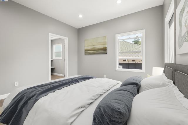 193 W Macarthur Blvd, Oakland CA: https://media.crmls.org/mediaz/cb0f51f4-5200-4f8b-a1d6-233584859a02.jpg