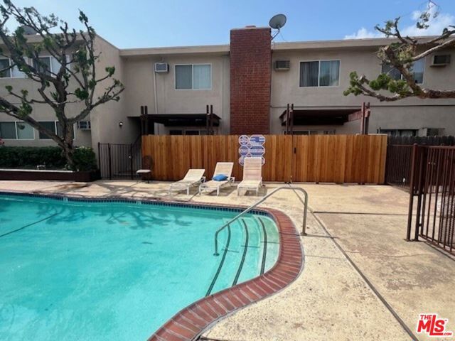 8615 Balboa Boulevard, Northridge CA: https://media.crmls.org/mediaz/cb0f82db-2930-41fb-a4c2-26ead20f1d5f.jpg