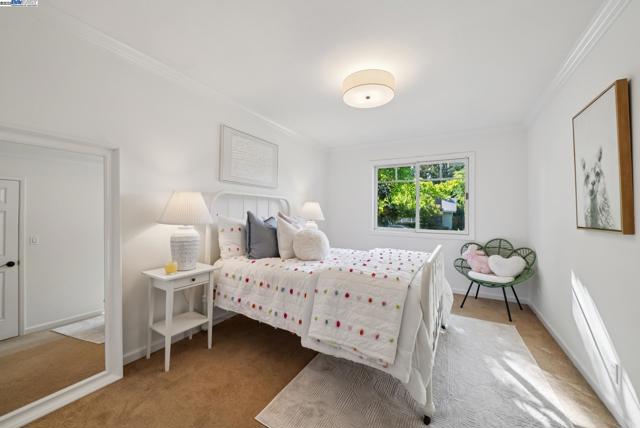 290 Bolla Ave, Alamo CA: https://media.crmls.org/mediaz/cb0ffa00-0e23-4ae9-9e6a-75a1f81d001a.jpg