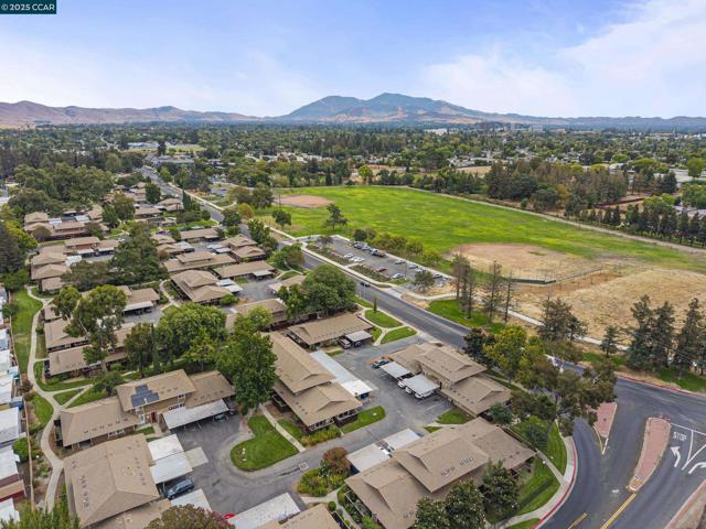 2065 Olivera Rd, Concord CA: https://media.crmls.org/mediaz/cb10279f-eaa9-4a69-99ba-403c81b30f91.jpg
