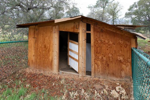 41508 Roaring River Court, Coarsegold CA: https://media.crmls.org/mediaz/cb105141-8f3e-43a7-87d6-af27cea9e855.jpg