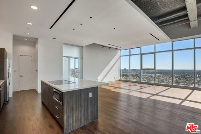 1480 VINE Street, Los Angeles CA: https://media.crmls.org/mediaz/cb108be8-9ea5-45b2-999d-67566821317c.jpg