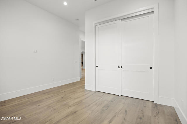 339 Toyon Court, Thousand Oaks CA: https://media.crmls.org/mediaz/cb116e79-51a7-4a62-b1c6-47411c37a729.jpg