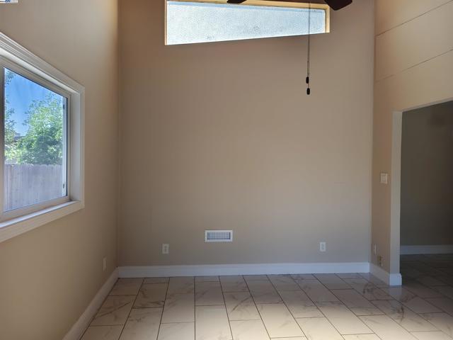 522 Lagunitas Lane, Hayward CA: https://media.crmls.org/mediaz/cb11aad6-f027-44fd-9f45-8bf8df52eb7e.jpg