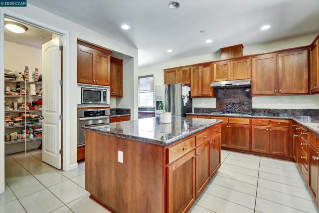 4007 Oak Knoll St, Antioch CA: https://media.crmls.org/mediaz/cb1284f2-d38f-47da-a514-5553ca742722.jpg