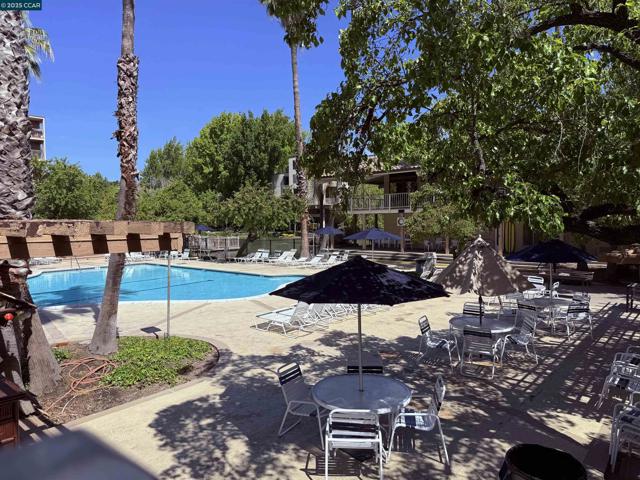 480 N Civic Dr, Walnut Creek CA: https://media.crmls.org/mediaz/cb12c5c5-c7c1-4847-ab31-68f658a2cc63.jpg