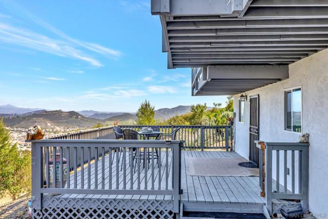 560 Seeforever Dr, San Marcos CA: https://media.crmls.org/mediaz/cb12f8ed-fa58-4281-8088-94718c17af02.jpg