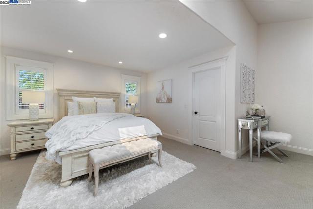 325 Crest Ave, Alamo CA: https://media.crmls.org/mediaz/cb13d151-2e3c-4f82-908f-a26c64823cbb.jpg