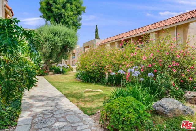 18307 Burbank Boulevard, Tarzana CA: https://media.crmls.org/mediaz/cb147348-2ab6-4a63-9f72-4ce658bee969.jpg