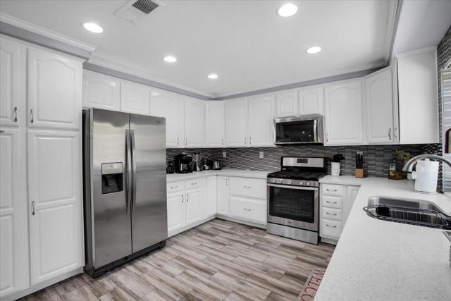 79320 Desert Wind Court, La Quinta CA: https://media.crmls.org/mediaz/cb1498c0-9c71-4aad-8f4c-d9ea11cde670.jpg