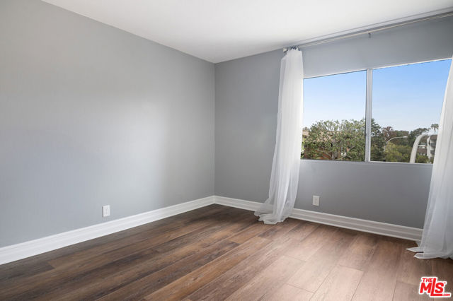 6000 Canterbury Drive, Culver City CA: https://media.crmls.org/mediaz/cb15329b-1fb0-4ec3-a0b4-3fd592f65c87.jpg