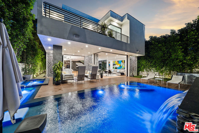 849 N Spaulding Avenue, Los Angeles CA: https://media.crmls.org/mediaz/cb154757-72e2-42f4-a791-a1decdd3e0ac.jpg