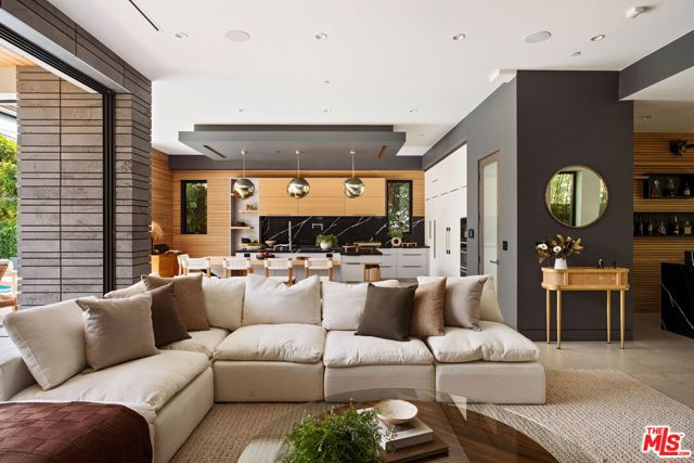 816 N Stanley Avenue, Los Angeles CA: https://media.crmls.org/mediaz/cb156887-a4ca-4bf0-9939-b126df92a35d.jpg