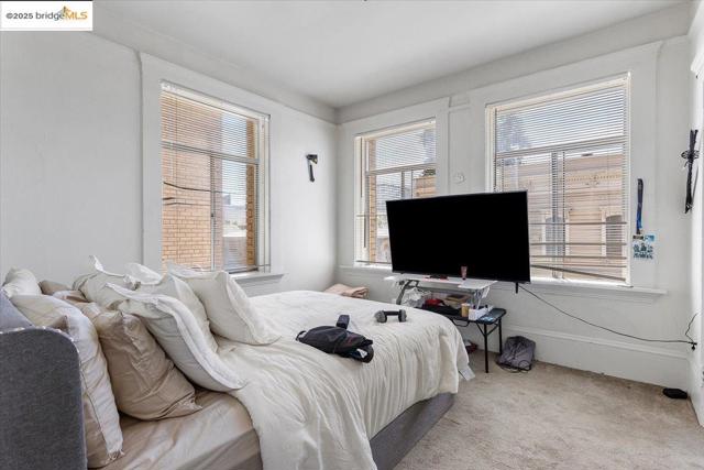 498 25th Street, Oakland CA: https://media.crmls.org/mediaz/cb15ec35-ab71-4f52-a80a-42721c55063a.jpg