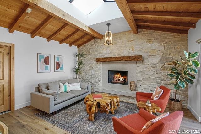 6026 La Granada, Rancho Santa Fe CA: https://media.crmls.org/mediaz/cb163e03-34f6-4f9e-a5a0-58163bcc498f.jpg