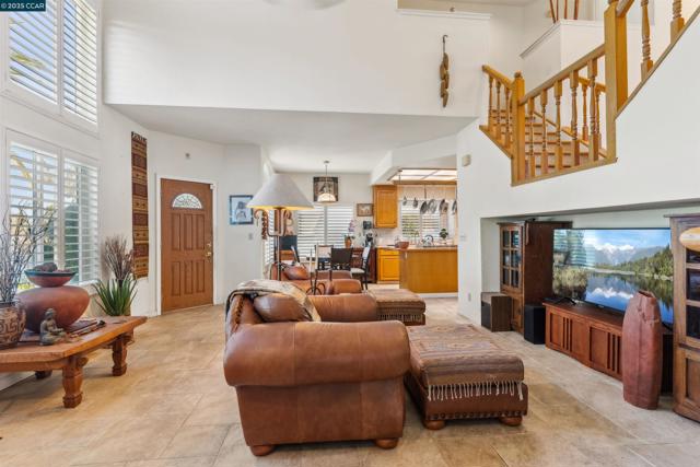 5541 Lanai Court, Discovery Bay CA: https://media.crmls.org/mediaz/cb1673b6-9970-4455-95d1-96c262f73de1.jpg