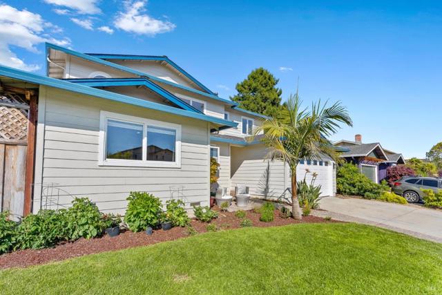200 Cortez Street, Capitola CA: https://media.crmls.org/mediaz/cb16bf0d-d791-416c-b602-38267d17dfdb.jpg