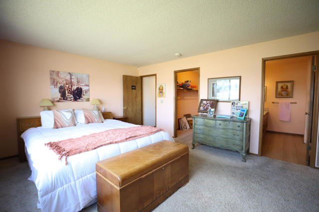 108 Palomino Drive, Big Bear CA: https://media.crmls.org/mediaz/cb16c9ef-bcf8-4f12-82ca-34507d071172.jpg