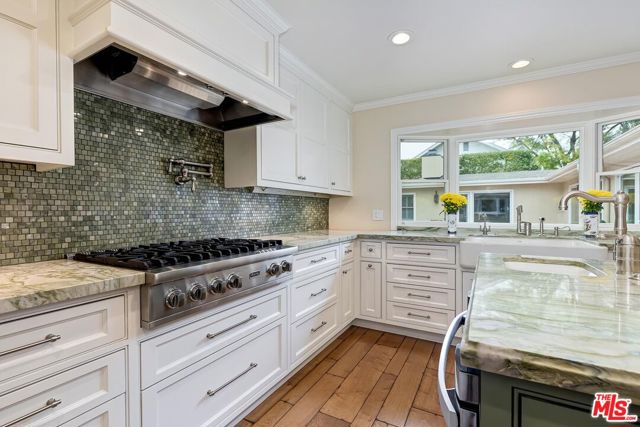 4211 Toluca Lake Lane, Toluca Lake CA: https://media.crmls.org/mediaz/cb16f890-55b9-4820-a3b2-3b917e3f0ebf.jpg