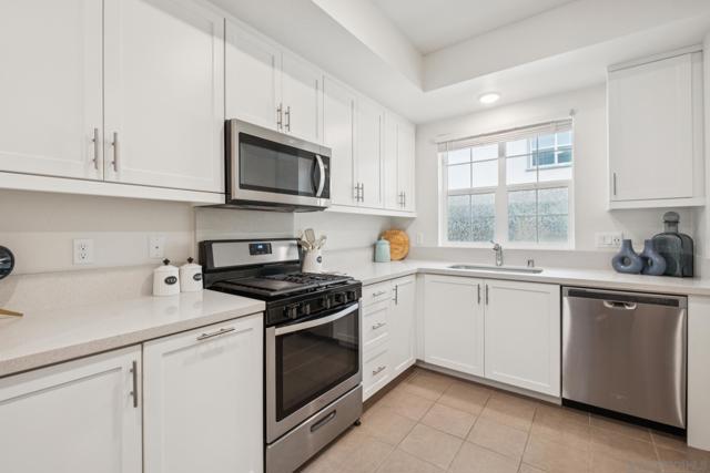 885 Blackstone, San Marcos CA: https://media.crmls.org/mediaz/cb1792e7-a124-43bb-8dae-4c360246349a.jpg