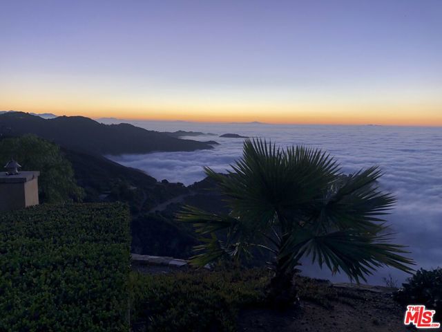 24734 W Saddle Peak Road, Malibu CA: https://media.crmls.org/mediaz/cb179b49-2b84-48f1-9eaf-f7828ada7585.jpg