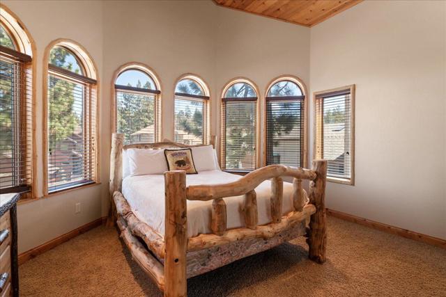1215 Wolf Creek Court, Big Bear CA: https://media.crmls.org/mediaz/cb185bc6-6a8b-4815-9d5d-c2626365d3a7.jpg