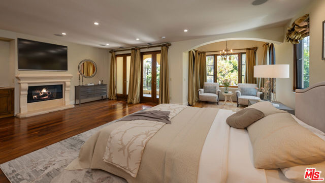 265 N Kenter Avenue, Los Angeles CA: https://media.crmls.org/mediaz/cb18834c-a7e9-493b-8cef-0efe52029839.jpg