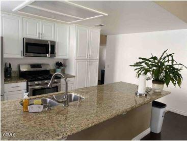 Detail Gallery Image 13 of 21 For 3811 Triton Dr, Palmdale,  CA 93550 - 3 Beds | 2 Baths