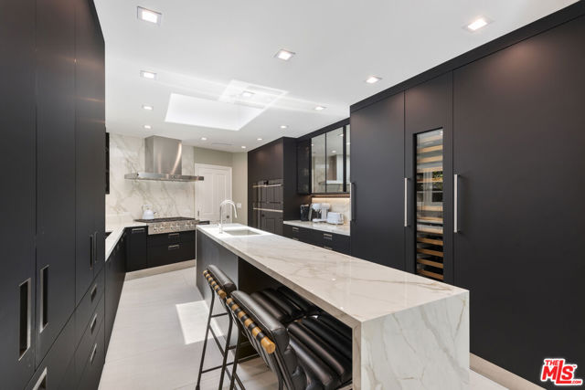3265 Mandeville Canyon Road, Los Angeles CA: https://media.crmls.org/mediaz/cb192236-b987-46c9-aaaf-39dada199e8e.jpg