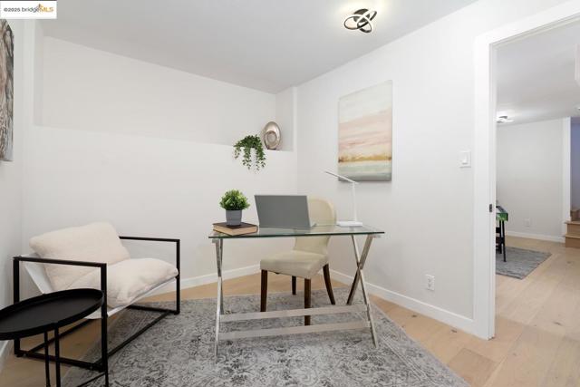 1515 Hampel St, Oakland CA: https://media.crmls.org/mediaz/cb197294-4dd1-431e-ab42-0cd507f35665.jpg