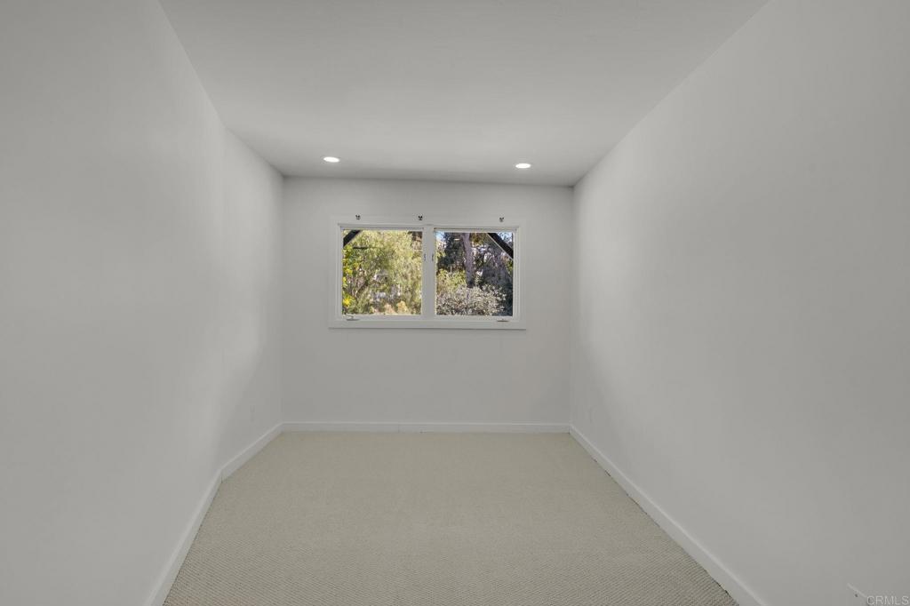 https://media.crmls.org/mediaz/cb197ba1-0e26-4bed-ad34-e2a797caaf76.jpg?preset=X-Large