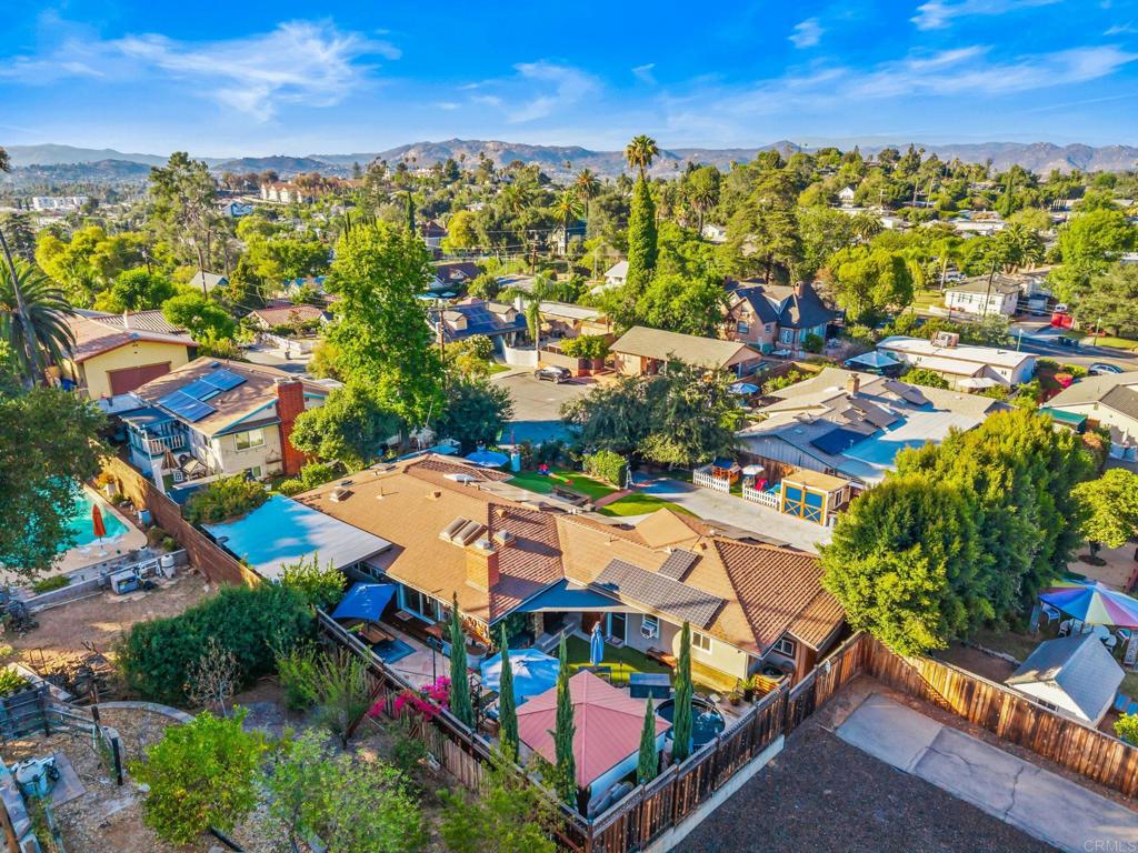 https://media.crmls.org/mediaz/cb19d744-dfcf-473c-b441-136f3d22d99a.jpg?preset=X-Large