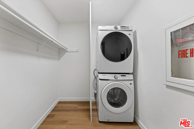 2447 N Beachwood Drive, Los Angeles CA: https://media.crmls.org/mediaz/cb19dc98-eaf5-4940-a4e2-7c54b1bdb645.jpg