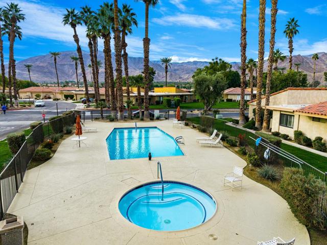 75 Sunrise Drive, Rancho Mirage CA: https://media.crmls.org/mediaz/cb1a68d9-4d3b-4eed-8a43-ab9a8f189c4b.jpg