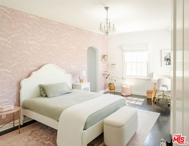 10736 Le Conte Avenue, Los Angeles CA: https://media.crmls.org/mediaz/cb1a90dc-f5a8-4f33-bea7-eb772fce18db.jpg