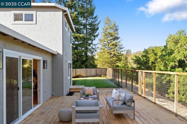 374 James Bowie Ct, Alamo CA: https://media.crmls.org/mediaz/cb1b3b01-a167-4171-b7c0-7c694ccdaa45.jpg