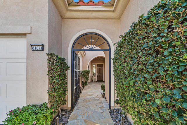 81071 Avenida Sombra, Indio CA: https://media.crmls.org/mediaz/cb1b3bd6-b7b7-4567-95ff-0b30f4ab79d7.jpg