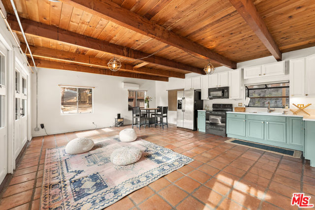 1710 Topanga Skyline, Topanga CA: https://media.crmls.org/mediaz/cb1be9a6-ca50-4505-97ef-5b10a538ab1c.jpg