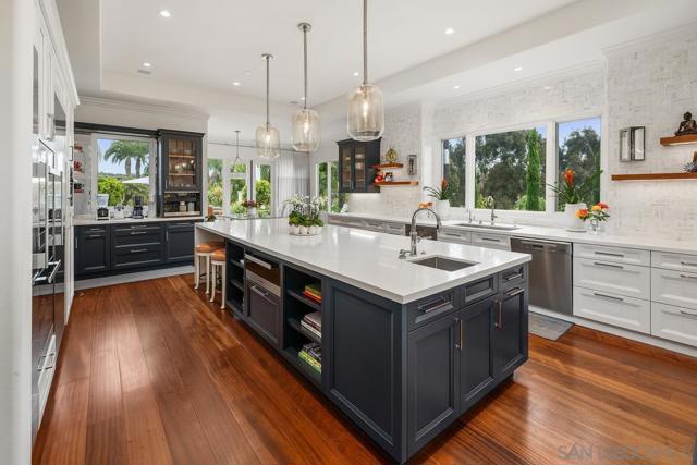 16590 Calle Familia, Rancho Santa Fe CA: https://media.crmls.org/mediaz/cb1c2658-7119-4254-ad8b-13bc39dccf55.jpg