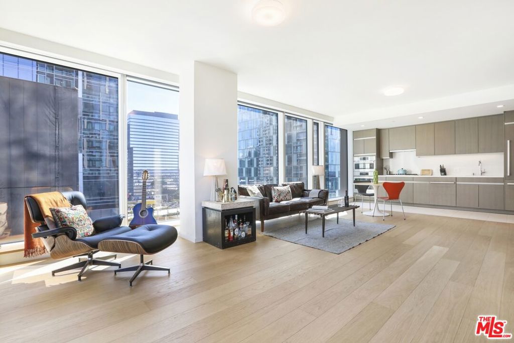 889 Francisco Street Unit 909