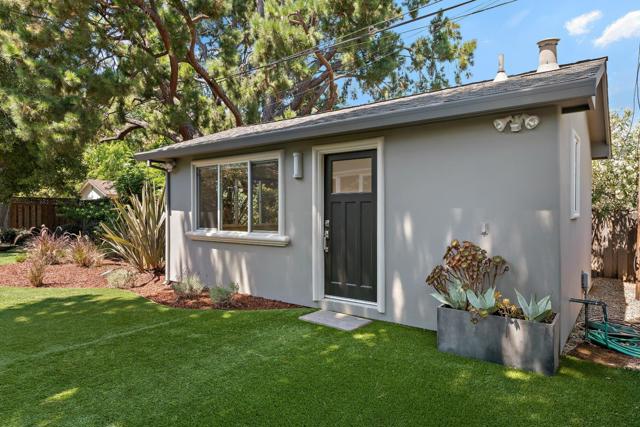1152 Morton Court, Mountain View CA: https://media.crmls.org/mediaz/cb1c7358-6391-4296-a478-90b056631dc3.jpg