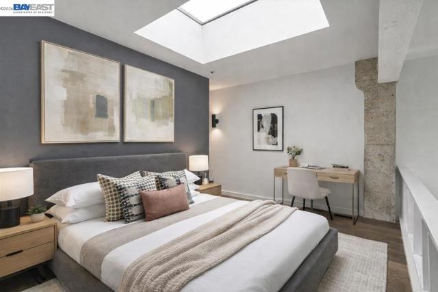 201 4Th St, Oakland CA: https://media.crmls.org/mediaz/cb1d7bd7-dec6-43c4-ad19-d7e86ea4db68.jpg