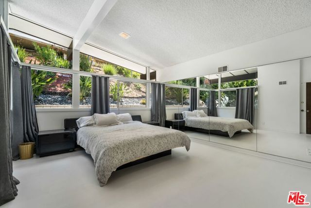 1760 Carla, Beverly Hills CA: https://media.crmls.org/mediaz/cb1e6a47-1a08-466d-8aa7-82e6c1943f04.jpg