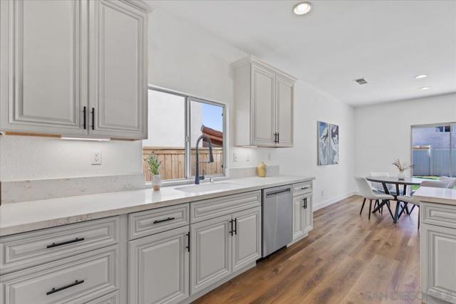 817 Avenida Codorniz, San Marcos CA: https://media.crmls.org/mediaz/cb1e6ed8-4d5e-4e49-b366-f60ab25e983e.jpg