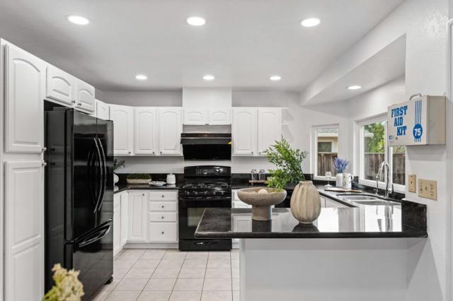 959 Reed Avenue, Sunnyvale CA: https://media.crmls.org/mediaz/cb1f1573-f95c-470d-84a2-dc6f91c3a147.jpg