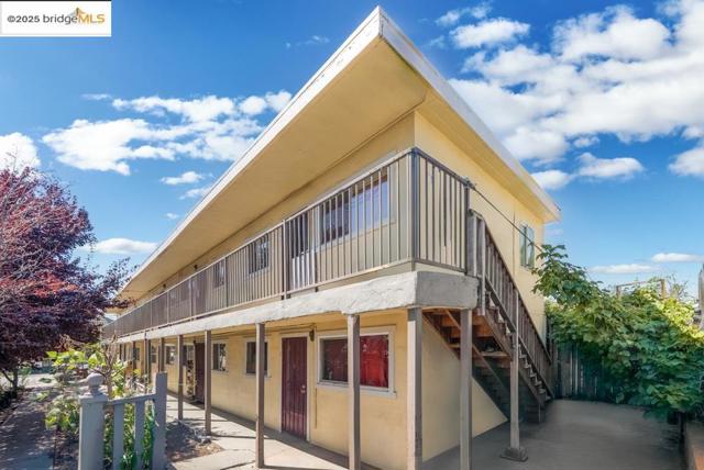 2011 Rutherford, Oakland CA: https://media.crmls.org/mediaz/cb1f73b7-c412-4e40-b611-474223a7d85c.jpg